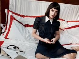 Menceritakan kisah cinta diam diam antara istri boss dan bawahan suaminya. Why You Should Get Dressed For Online Meetings Vogue