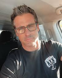 Guess who is a glasses guy nowwww 🫣