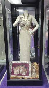 Wir führen mode von größe 38 bis 52. 20 Remarkable Mementos You Ll See At The Selena Museum Fierce