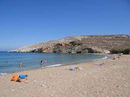 Σύμφωνα με τις πληροφορίες του cyclades voice αυτόπτες μάρτυρες ανέφεραν ότι είχαν δει τη νεαρή κοπέλα νωρίτερα από το τραγικό. Eg Libadi Paralia Kyklades Folegandros