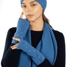 Carolyn Rowan's Instagram, Twitter & Facebook