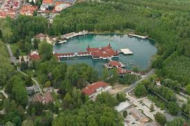 Das exklusive klimatisierte gebäude mit 236 zimmer strahlt eine mediterrane atmosphäre aus und bietet. Thermal Lake Of Heviz Heviz Aktuelle 2021 Lohnt Es Sich Mit Fotos Tripadvisor