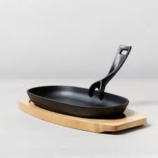 Ooni 9 Inch Cast Iron Sizzler Pan Bbqguys Cast Iron Portable Pizza Oven Cast Iron Handles
