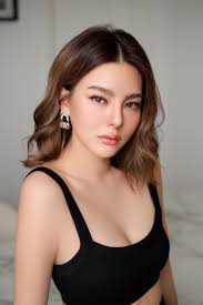 จับตา ' ดิว อริสรา ' อันฟอลโลว์ ลบรูปหวานแฟนหนุ่มเกลี้ยงไอจีส่อเค้าเลิก. Duearisara Twitter Search