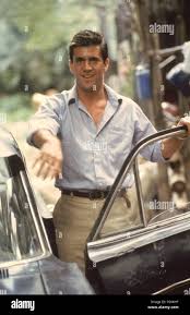 Original Film Title: THE YEAR OF LIVING DANGEROUSLY. English Title: THE YEAR  OF LIVING DANGEROUSLY. Film Director: PETER WEIR. Year: 1982. Stars: MEL  GIBSON. Credit: M.G.M/UNITED ARTIST / Album Stock Photo - Alamy