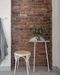 Si seul un devis peut détailler précisément les montants des différents postes, main d'œuvre le prix d'un mur en brique creuse est en moyenne compris entre 35 € ht et 45 € ht du mètre carré. Un Interieur Scandinave En Beige Et Motifs Floraux Shake My Blog Mur Brique Papier Peint Brique Rouge Mur Briques Rouges