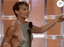 41 690 clips vidéo de stock de jeunes filles nues en 4k et hd pour des projets créatifs. Robin Wright Laisse Echapper Sa Poitrine Aux Golden Globes 2014 Purepeople