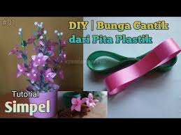 Satu diantara negara yang populer dengan bunga tulip ini yaitu negeri kincir angin atau negeri belanda. Diy Cara Membuat Bunga Hias Dari Pita Plastik How To Make Flowers From Plastic Tape Youtube Pita Bunga Pembuatan Perhiasan