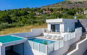 Ganz in der nähe kann man eine naturbelassene ferienwohnung oder alternativ ein ferienhaus in kroatien mieten. Ferienhaus Split Srinjine Kroatien Cdc232 Novasol