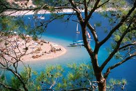 Genießen sie die ruhe, das wilde meer und den blick auf die berge von jandía. Der Oludeniz Beruhmtester Strand Der Turkei Liegt 16 Km Von Fethiye Entfernt Foto Rodrian Srt