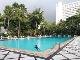 Tidak heran jika di kota metropolitan ini banyak dibangun mall. Kolam Renang Hotel Borobudur Jakarta Akwnulis