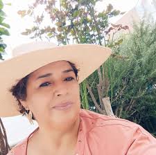 ¡Tienen que comprar mis panetones porque he hipotecado mi casa para  prepararlos! No, mentira, no tengo casa. Pero ya, hablemos del "márketing  de la honestidad". Personalmente creo que ser honesto con el cliente es una  de las mejores maneras de