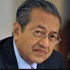 تولى رئاسة الوزراء في بلاده لفترتين، الأولى بين عامي 1981 و 2003، . Ù…Ø­Ù…Ø¯ Ù…Ù‡Ø§ØªÙŠØ± Ù†Ù‚Ø¯ Mahathirar Twitter