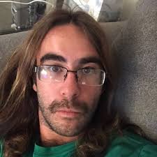 5 سنوات أعزب ألست صيدًا جيدًا؟ \n