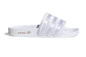 English words for hochzeitskleid include wedding dress, bridal gown and wedding gown. Adiletten Zum Brautkleid Das Neue Adidas Lace Pack Macht Es Moglich Vogue Germany