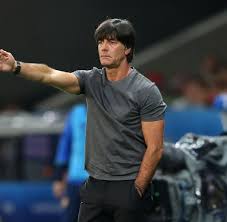 Joachim low did something during germany's run in. Jogi Low Video Darum Griff Der Bundestrainer In Die Hose Welt