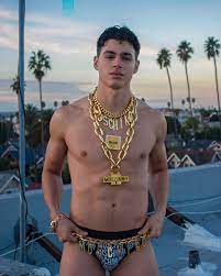 OMG, hes naked: Insta-thotty Pierre Amaury Bouvier - OMG.BLOG
