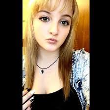 Carly Estes's Instagram, Twitter & Facebook