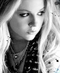 Who is Lesley Roy dating? Lesley Roy girlfriend, wife