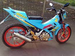 Kombinasi tampilan keren, performa mantap hingga akselerasi mampu membuat bikers jatuh hati. Top Gambar Modif Striping Satria Fu Modifikasi Motor