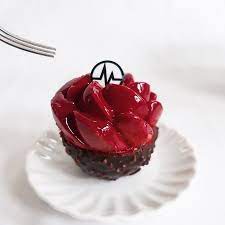 柚子薫る大人のチョコケーキ ロック ラグジュアリーなミシャラクモンクールをハック michalak jp patisseries michalak 見た目と味のギャップ萌え 若きパティシエ界のスターが手がける 味わい深い3つのチョコ要素 desserts food