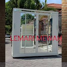 Pintu geser ini juga dapat disebut pintu sliding atau sliding door, karena ada beberapa orang mengkombinasikan namanya dengan bahasa inggris. Lemari Baju Aluminium Modern Minimalis Kokoh Pintu Geser Banyak Rak Mebel 809645266
