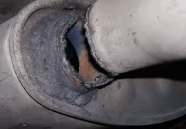 Ketika mencuba untuk membuka pintu kereta sebelah penumpang, pemegang pintu tercabut dan patah. Max Racing Exhaust Ekzos Tiba Tiba Berpaling Tinggi Bunyi Aneh