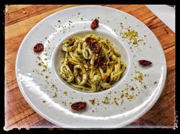 Pasta con pesto di pistacchio. Linguine Con Calamari E Pesto Di Pistacchi Timoserpillo