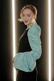 She is the daughter of actress sally dynevor and screenwriter tim dynevor. Pete Davidson S Latest Relationship Rumor Links Him To Bridgerton S Phoebe Dynevor Vanity Fair