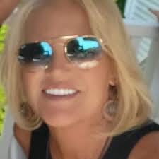 Karen Lamoureux's Instagram, Twitter & Facebook