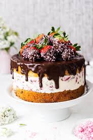 Erdbeer Stracciatella Torte Mit Schoko Erdbeeren Mein Naschgluck Rezept Kuchen Und Torten Rezepte Stracciatella Kuchen Erdbeer Schoko Torte