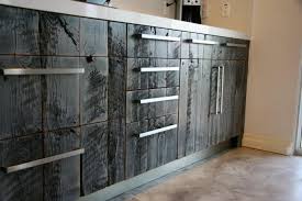 Shou Sugi Ban Comment Proteger Le Bois A L Aide Du Feu Armoire Cuisine Ikea Mobilier De Salon Bois