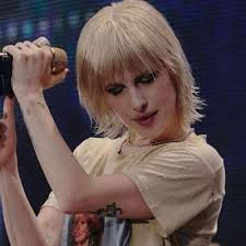 Vanessa Thom (@IamVanessaT)