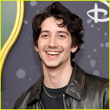 Jojo Rabbit's Thomasin McKenzie & Roman Griffin Davis Step Out For Golden  Globes 2020!