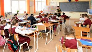 Vacanţele elevilor din toate ciclurile de învățământ sunt programate astfel: Structura Anului Scolar 2018 2019 Cand Sunt Programate VacanÅ£ele Elevilor