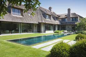 luxe betonnen overloop zwembad bekleed met natuursteen de mooiste zwembaden zwembad huizen luxe huizen zwembad