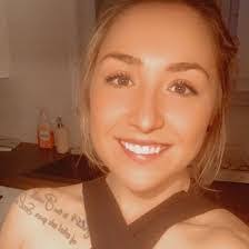 Holly Ouellette's Instagram, Twitter & Facebook