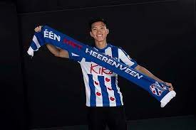 Na rust was het een geweldige vrije trap van. Vietnamese Footballer Signs Contract With Sc Heerenveen