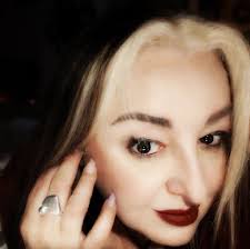 Acquisti della scorsa settimana. Profumo Chalon, che dovrebbe essere un  equivalente di J'Ador: 👎🏻 non è cattivo ma non gli assomiglia neanche  lontanamente. Ovvio che a 4,50 me lo aspettavo. Copri occhiaie