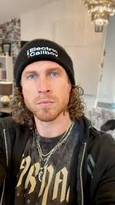 Mathew Good's Instagram, Twitter & Facebook