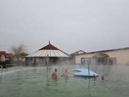 Acces persoane cu mobilitate redusă. Hotel Doina TÄƒsnad Home Facebook