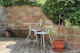 Include a variety of fragrant herbs like lavender, rosemary, and thyme. Mediterranen Garten Anlegen Urlaubsfeeling Fur Zuhause
