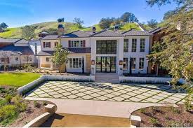The hills is a song by canadian singer the weeknd. The Weeknd Reportedly Bought A Hidden Hills Home For Nearly 20 Million Architectural Digest