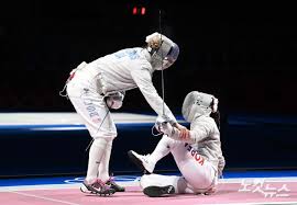 Jun 29, 2021 · 오상욱은 한국 펜싱 사브르 대표팀의 에이스다. Ahnbcb5j9evzjm