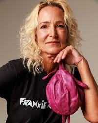 Querida Fátima Muniz Freire, que tanto estampou as Campanhas icônicas da  Frankie Amaury, voltou a prestigiar a marca com toda sua beleza e elegância  no ensaio fotográfico em homenagem à marca. @fatimamunizfreire #