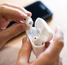 The new ipad air is the ipad to buy, with all the power and good looks of its more powerful cousins but without the high price tag. Cyber Monday Apple Die Letzten Top Angebote Fur Airpods Co Welt