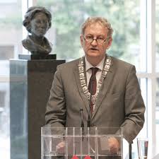 Eberhard edzard van der laan was a dutch politician who served as minister for housing, communities and integration from 2008 to 2010 and mayor of amsterdam . File Eberhard Van Der Laan 2010 Jpg Wikimedia Commons