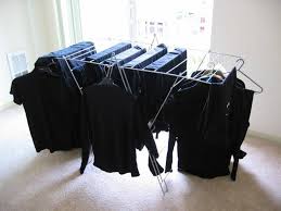 Conservez Et Ravivez La Couleur Du Linge Noir Avec Cet Ingredient Qui Vient De La Cuisine Astuces Astuces Maison Trucs Et Astuces Maison