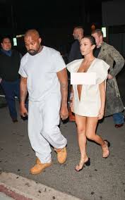 侃爷高调进军成人业，澳籍老婆恐被拉“下海”？前妻卡戴珊尴尬了：她靠私密片黑历史爆红