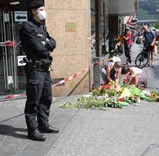 Zeugen zufolge soll er während der tat in der würzburger. Jzzb6qxtdhy8em